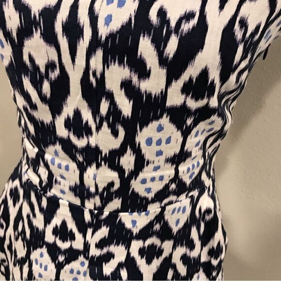 Sleeveless v-neck dress  - Picture 4 of 14